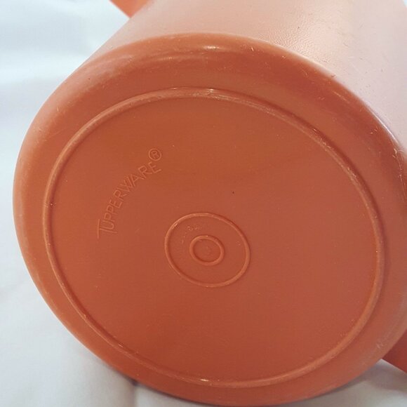 Tupperware Water Juice Pitcher 1575-9 Push Button Seal Holds 1.5 Quarts Orange - Picture 3 of 8